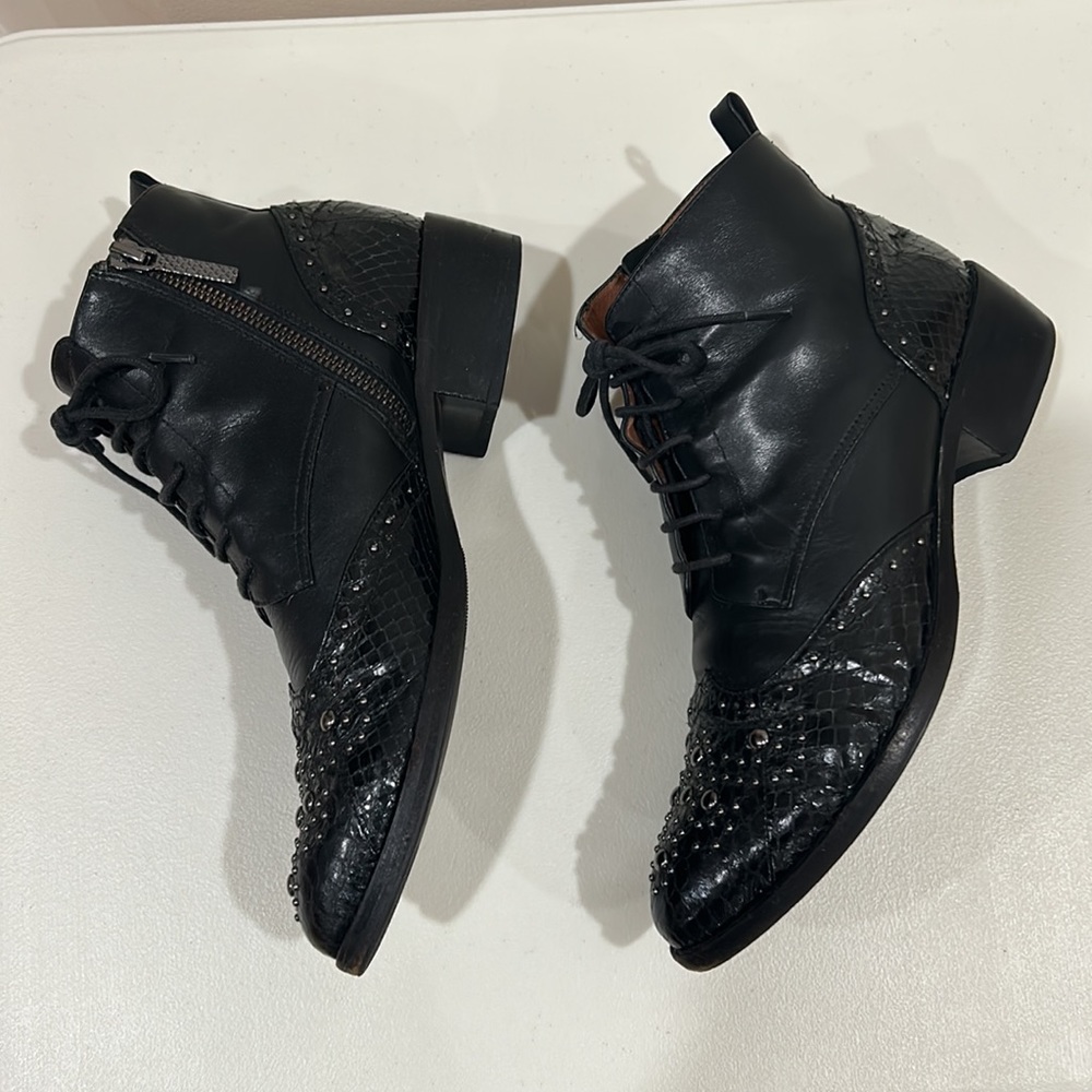 Donald J. Pliner Size 7.5 Black Boots - Picture 10 of 11